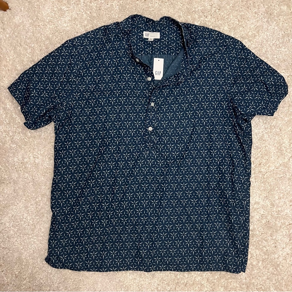 Gap Short-sleeve Half-button shirt with starburst print